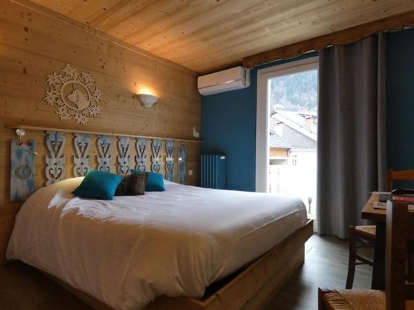 Hotel Du Midi Thones