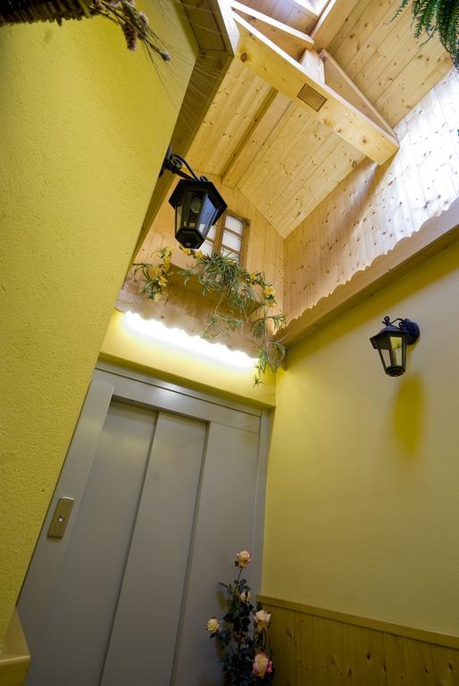 Hotel Du Midi Thones